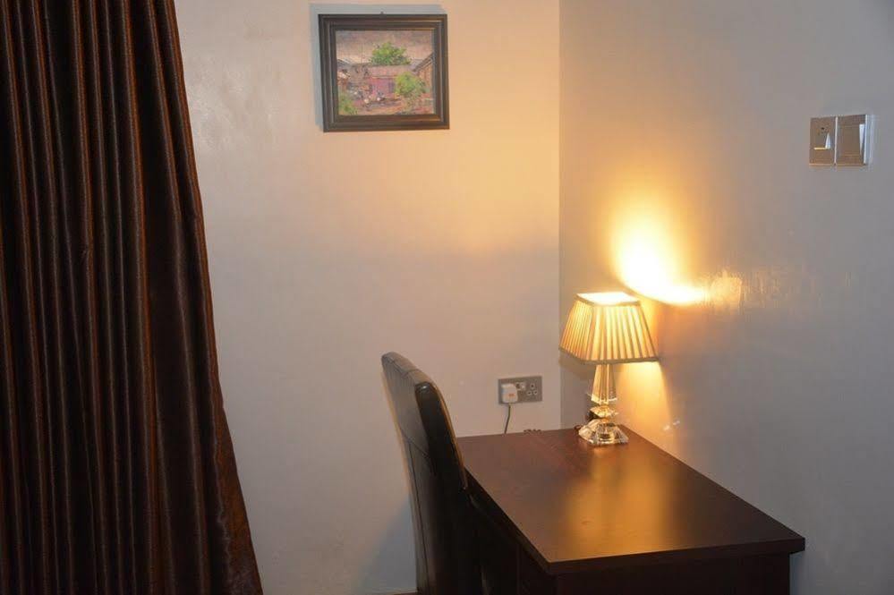 Fryburg Suites Aliayabiagba Exterior foto