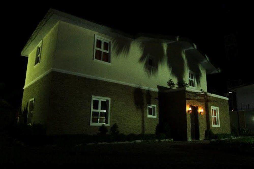 Fryburg Suites Aliayabiagba Exterior foto